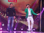 Salman Khan and Himesh Reshammiya singing