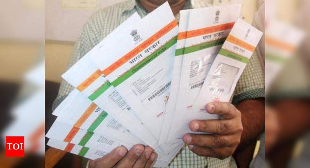 Link Aadhaar With Pan Using Sms I T Department Urges Taxpayers India