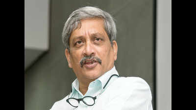 <arttitle><strong/>Manohar Parrikar assures to spare stadiums during elections</arttitle>