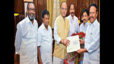 Tamil Nadu ministers meet Jaitley to seek funds & remind him of dues