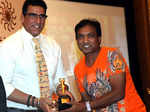 Mukesh Rishi presenting award to Sunil Pal
