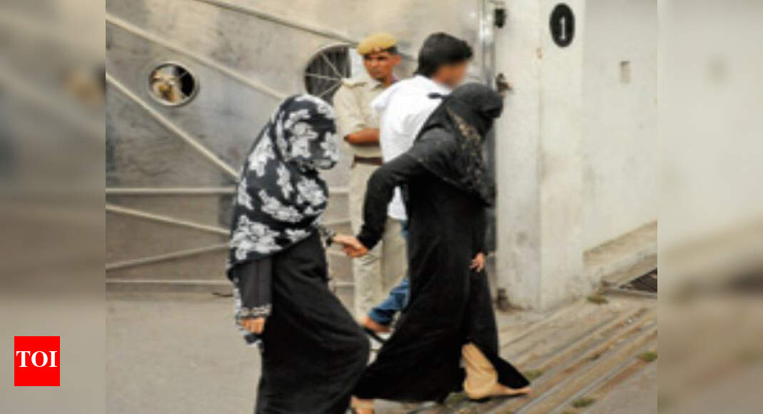 Jewar case family meets CM, refutes cops' no-rape claim | Lucknow News ...