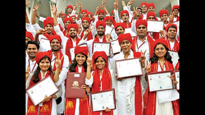 IIT-Kanpur chooses ethnic attire for its convocation
