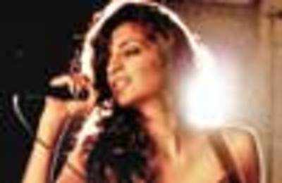 Anushka is singing for Priyanka