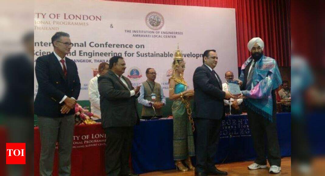 Guru Gobind Singh Foundation Best educationist award for Guru Gobind