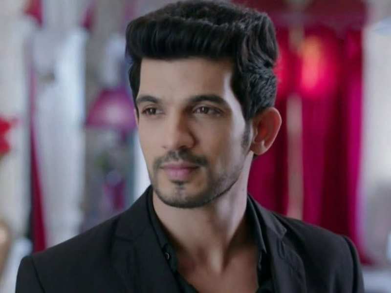 Naagin Actor Arjun Bijlani Rubbishes Rumours Of Collapsing On The Sets Times Of India