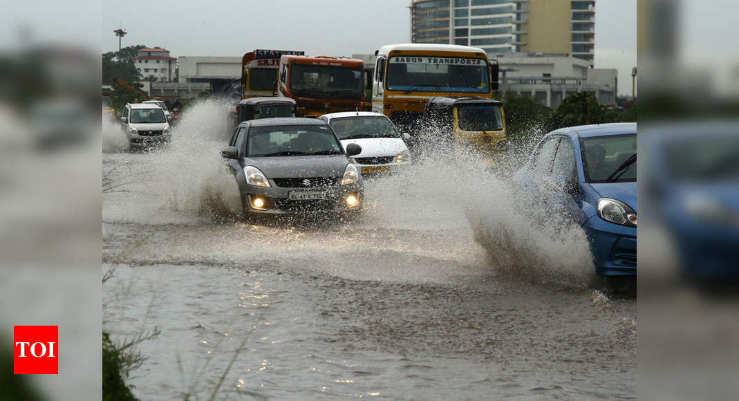 Kochi Rain: Rain brings life to a grinding halt in Kochi | Kochi News ...