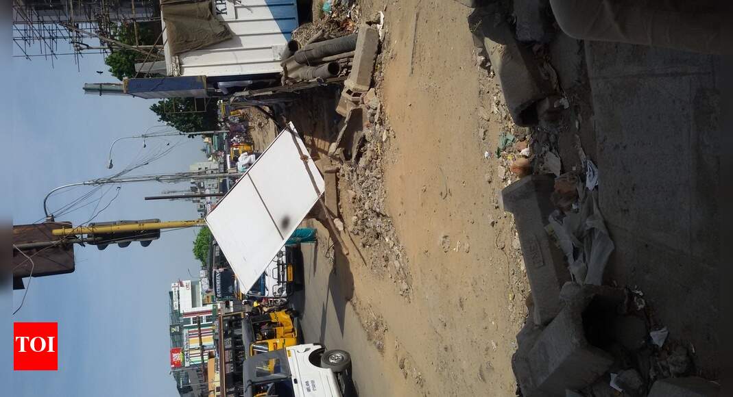 Foot Paths in Jawahar Lal Nehru Road in Koyambedu. Times of India