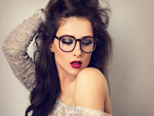 How to look pretty in glasses - Times of India