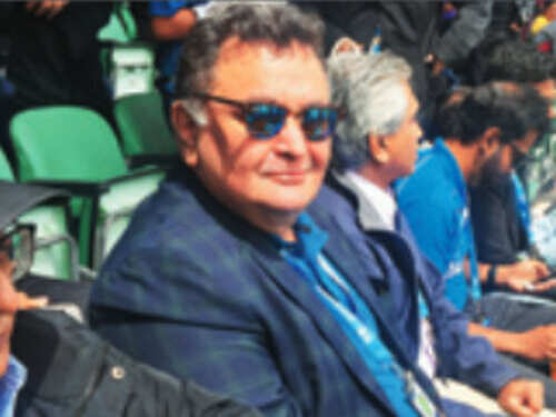 Rishi Kapoor chills out at The Oval