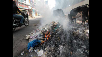NMC fails to curb open garbage burning by staffers across Nagpur