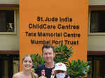 Brett Lee and Lana Anderson pose with kids