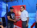 Salman Khan shaking hand with Ajoy Mehta
