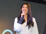 Shruti Hassan interacting