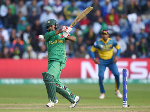 Pakistan beat Sri Lanka by three wickets to seal semis spot