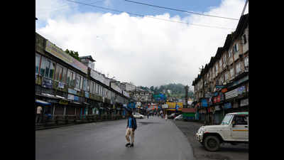 Darjeeling heats up, last tourists pack bags