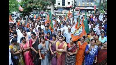 BJP protests distribution of books carrying MLA Mohiuddin Bava's picture