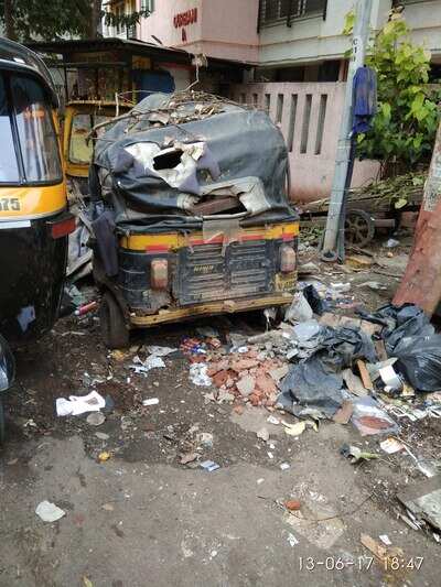 auto rickshaw Parking-Scrap - Times of India