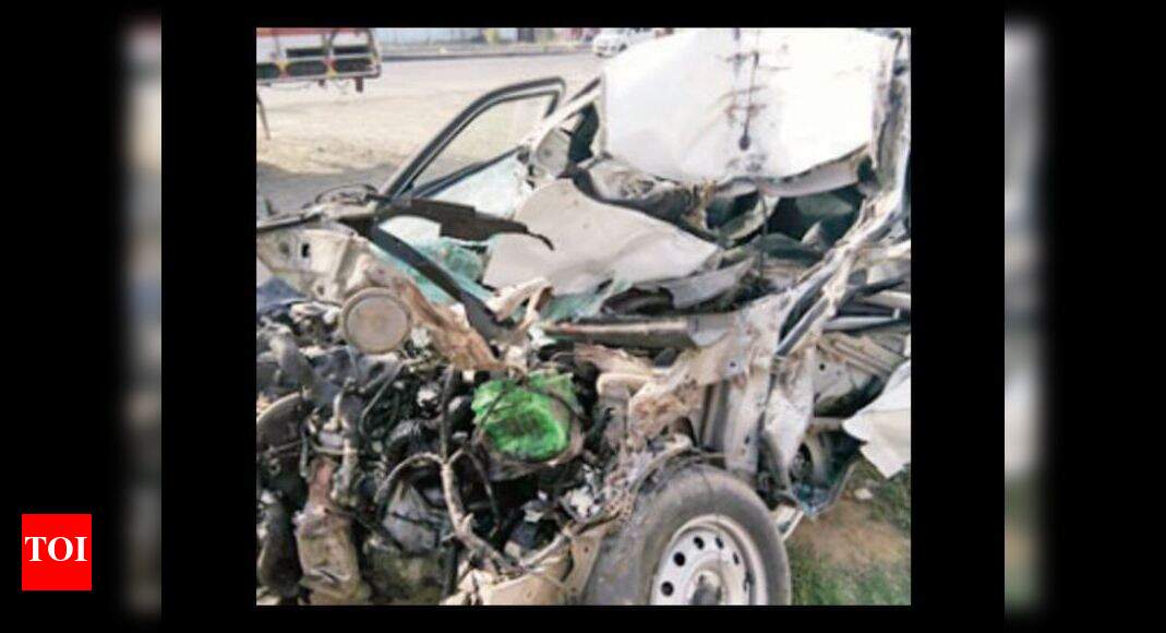 Three of family die as mini truck hits car | Meerut News - Times of India