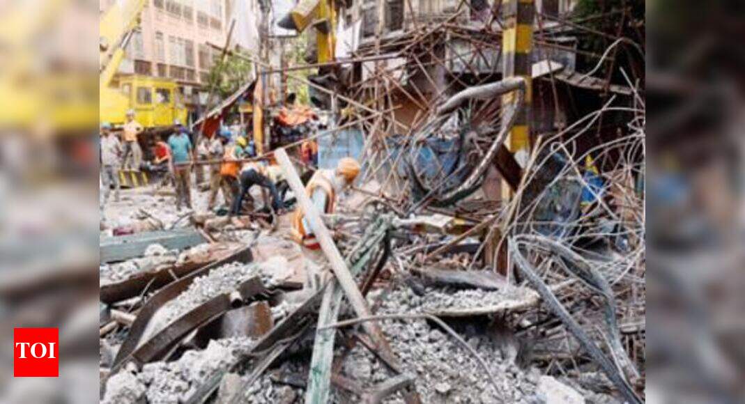 kolkata flyover collapse - Times of India