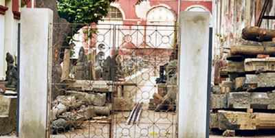 Officials start fencing seized stone idols at Egmore govt museum