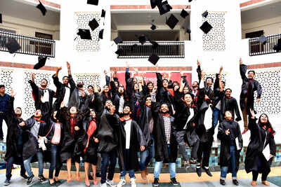 college convocation dress