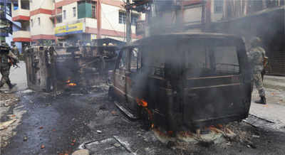 Darjeeling turns battleground, 1 killed, IRB officer injured