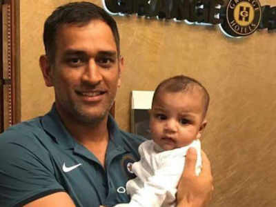 MS Dhoni's picture with Sarfaraz Ahmed's son wins hearts in India and Pakistan