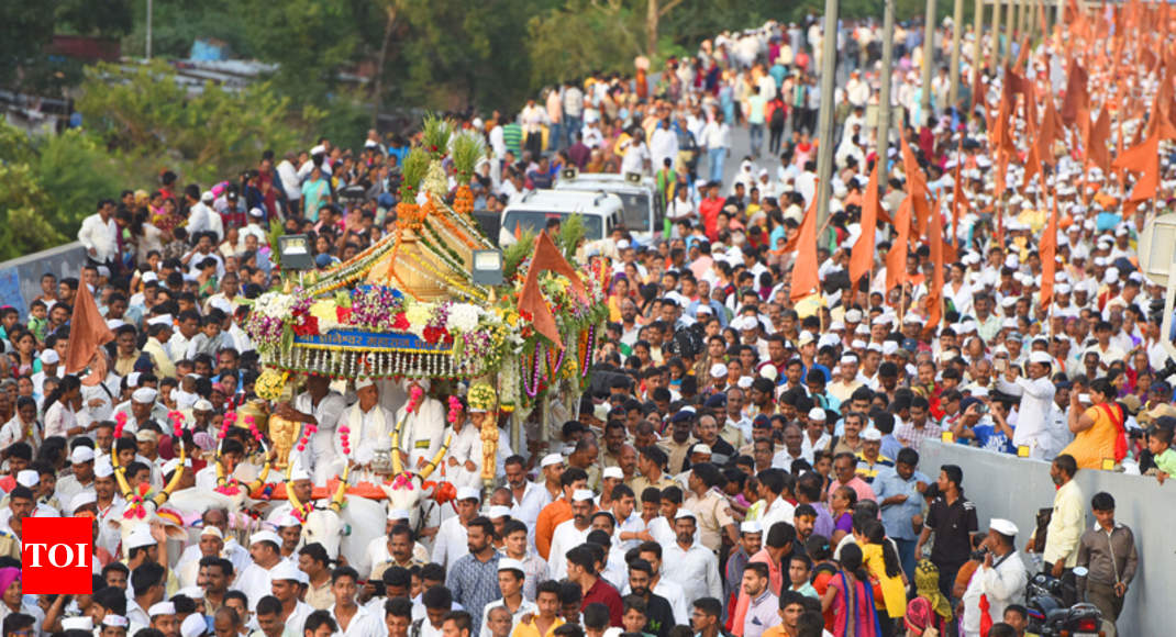 Sant Tukaram Maharaj palkhi procession: Palkhi processions: Over 3 lakh ...