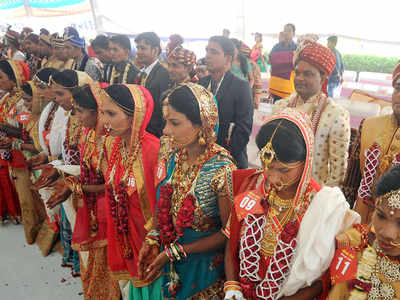 Women standing ; Kishanganj ; Bihar ; India, Stock Photo, Picture And  Rights Managed Image. Pic. DPA-SOA-125944 | agefotostock