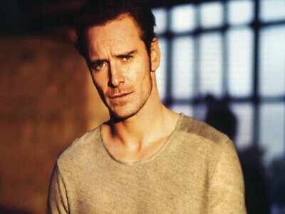 China cuts  Michael Fassbender's gay kiss in 'Alien: Covenant'