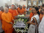 People paying their last respects Swami