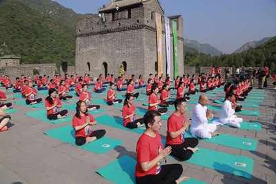 China celebrates yoga day at Great wall of China