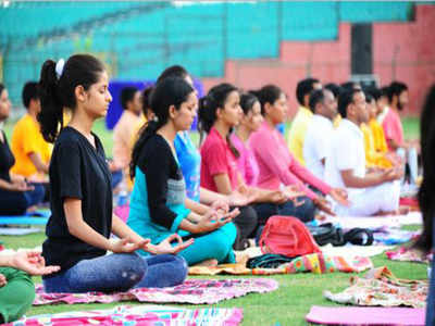 Delhiites brave rains, stretch and twist to celebrate Yoga Day