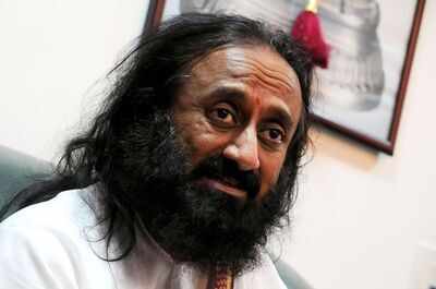 Yoga guru Ravi Shankar and Minister Irani lead yoga enthusiasts in Himachal