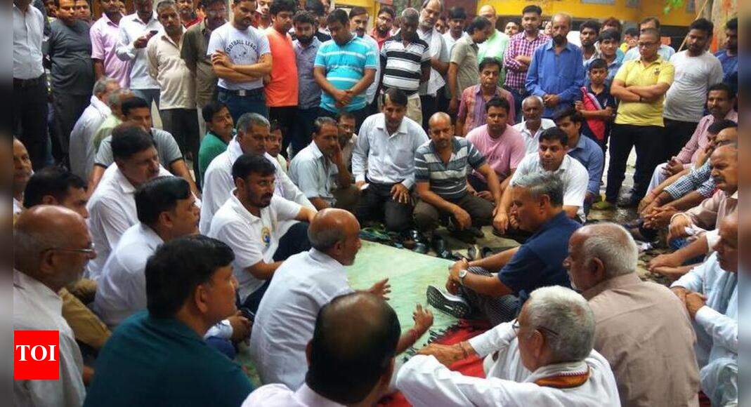 Robbery protest in Badshapur flares, brings MP to traders’ door ...