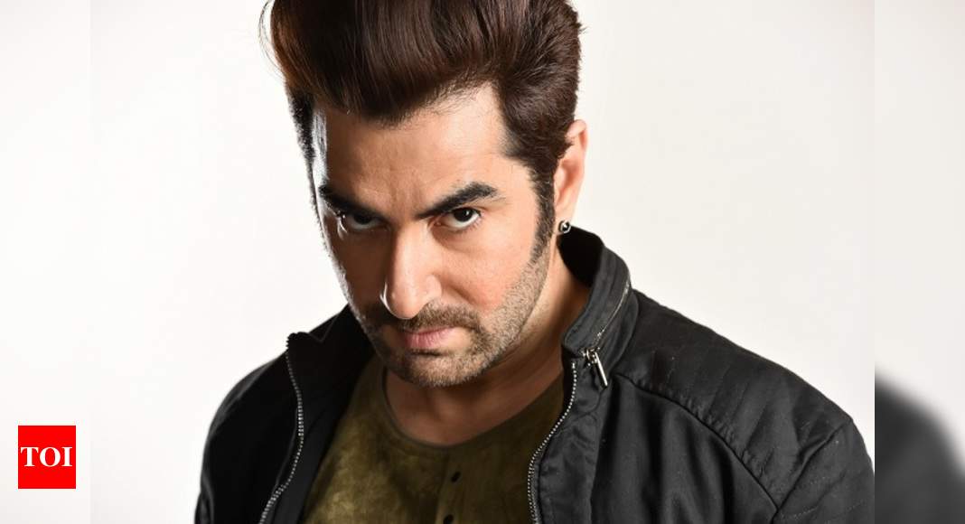 Jeet | Jeet and Mimi on their first screen journey together - Telegraph  India