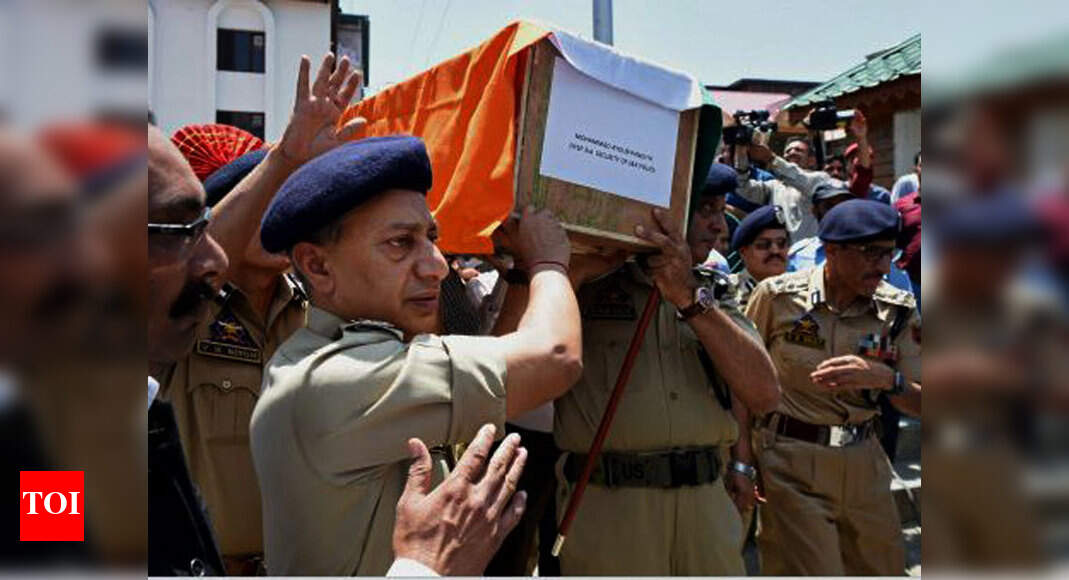 Mohammad Ayoub Pandith: DSP Mohammad Ayoub Pandith lynched by mob ...