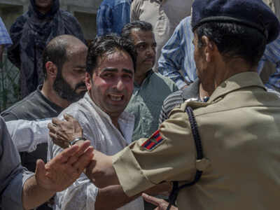 Lynching of J&K DSP fuels public anger, Hurriyat stays mum