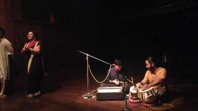 Expressions of love take over Akshara Theatre