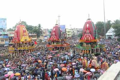 Puri: Chariots of holy trinity reach Gundicha temple | Bhubaneswar News ...