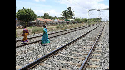 Extra track lines to end wait on outer for trains