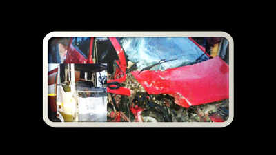 Six techies killed as tanker jumps divider, crashes into minibus