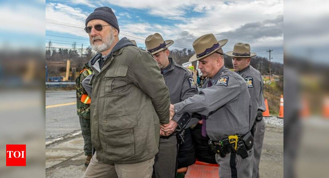 'L.A. Confidential' actor James Cromwell jailed over New York plant