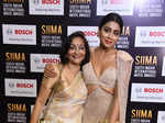 Shriya poses with her mother Neeraja Saran