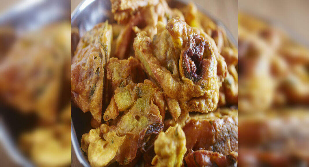 Eggplant Bhajiya Recipe: How to Make Eggplant Bhajiya Recipe | Homemade Eggplant Bhajiya Recipe