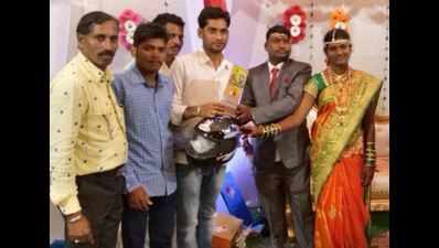 Bidar wedding guests get helmets as gifts