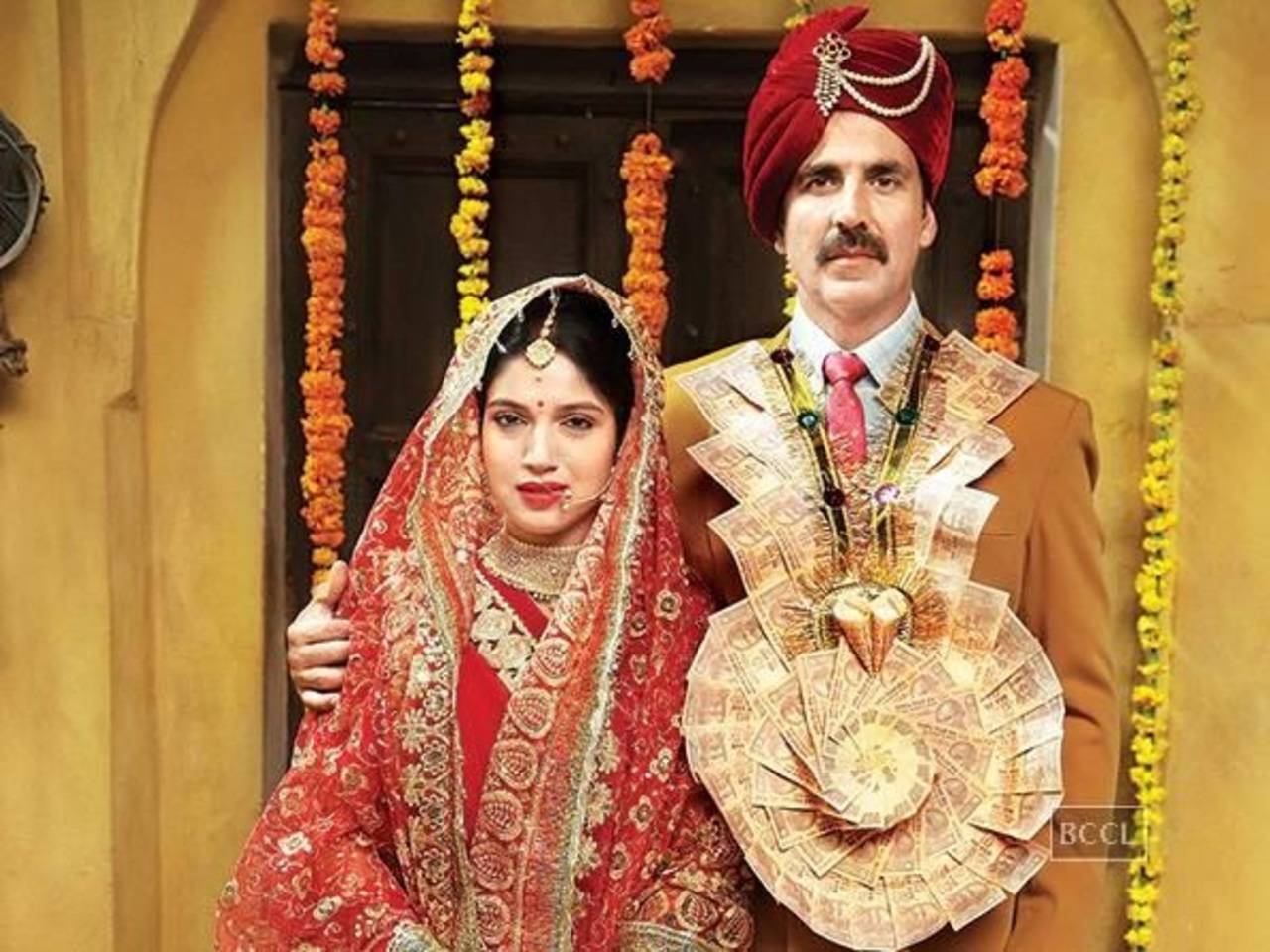 Watch: Kumar and Bhumi Pednekar share a great off-screen chemistry this behind-the-scenes from 'Toilet: Ek Prem Katha' | Hindi Movie News - Times of India
