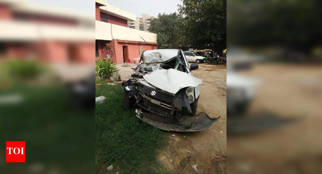 Woman dies in car crash, friend driving her home survives