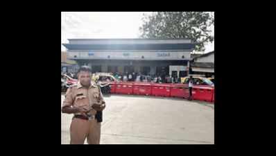 With a helping hand from residents, police end traffic nightmare outside Dadar station
